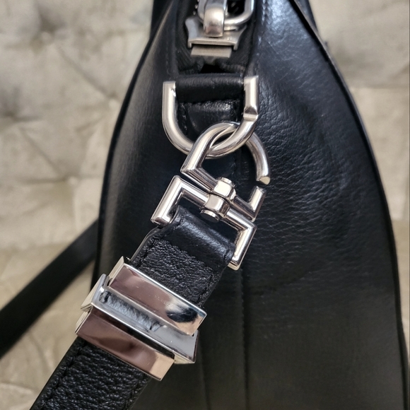 Authentic Givenchy antigona - Picture 4 of 16